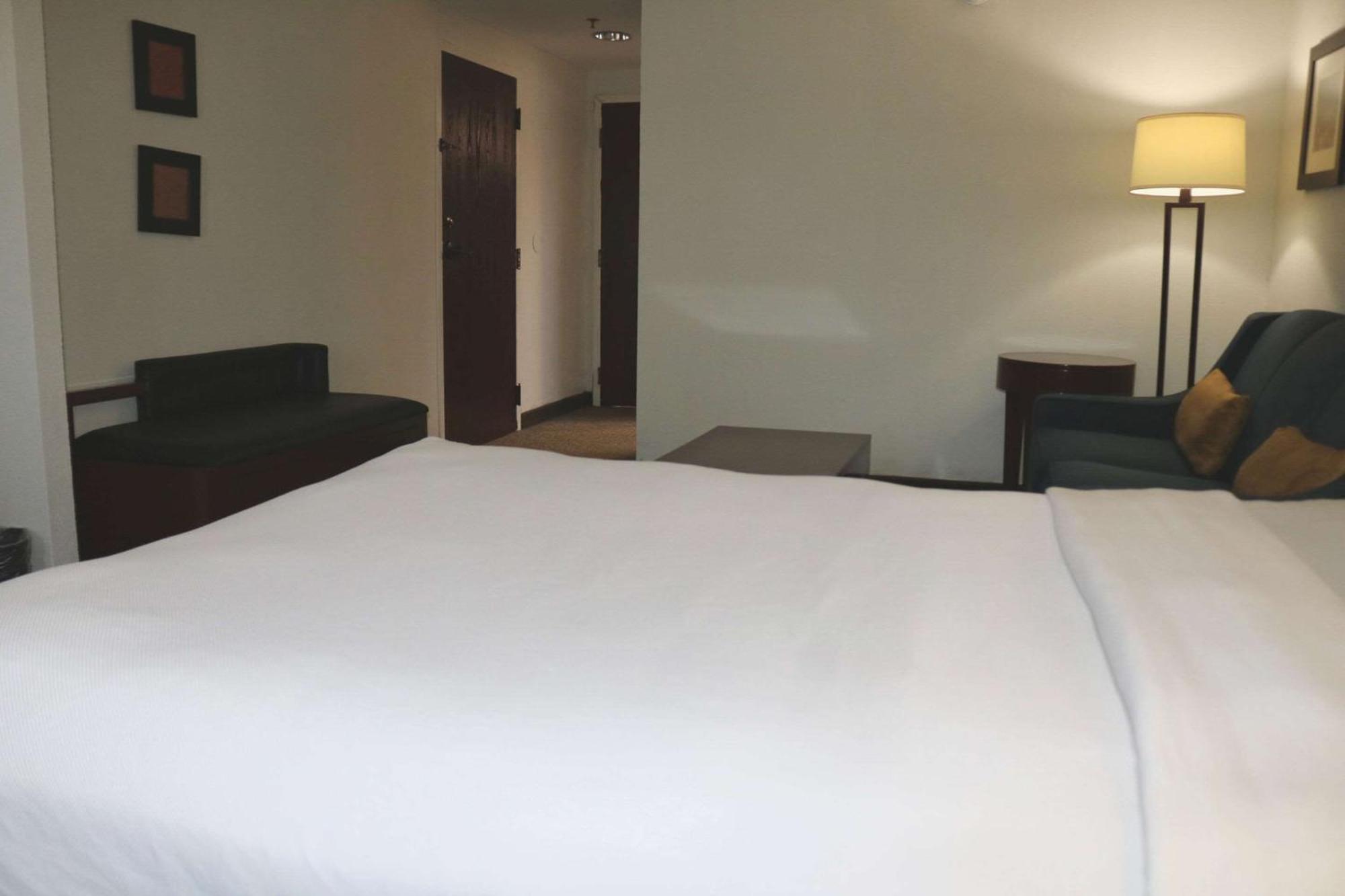 Comfort Suites Near Casinos Norwich Ngoại thất bức ảnh