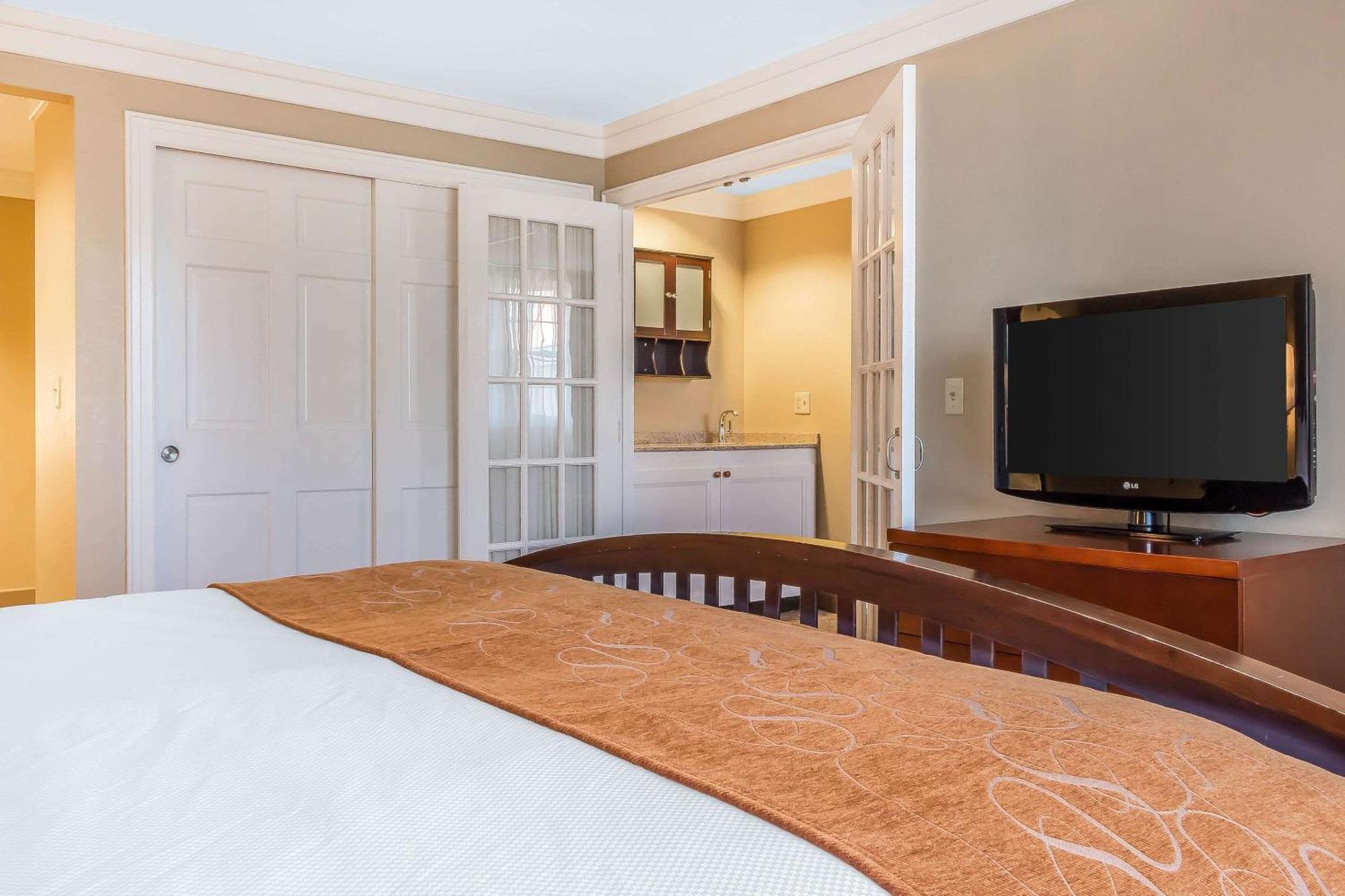 Comfort Suites Near Casinos Norwich Ngoại thất bức ảnh